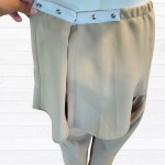 Pantalon adapté sans siège beige pour femme avec panneaux de dignité