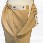 Pantalon adapté beige pour femme à ouvertures aux côtés