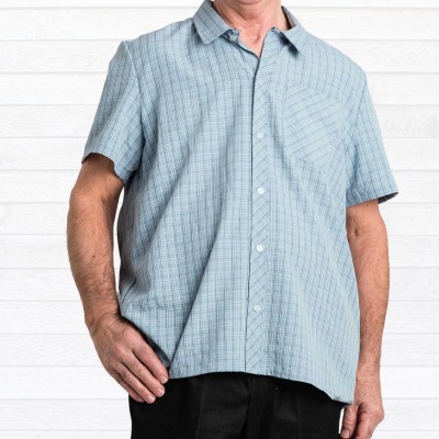 Chemise adaptée à manches courtes de couleur bleu pâle